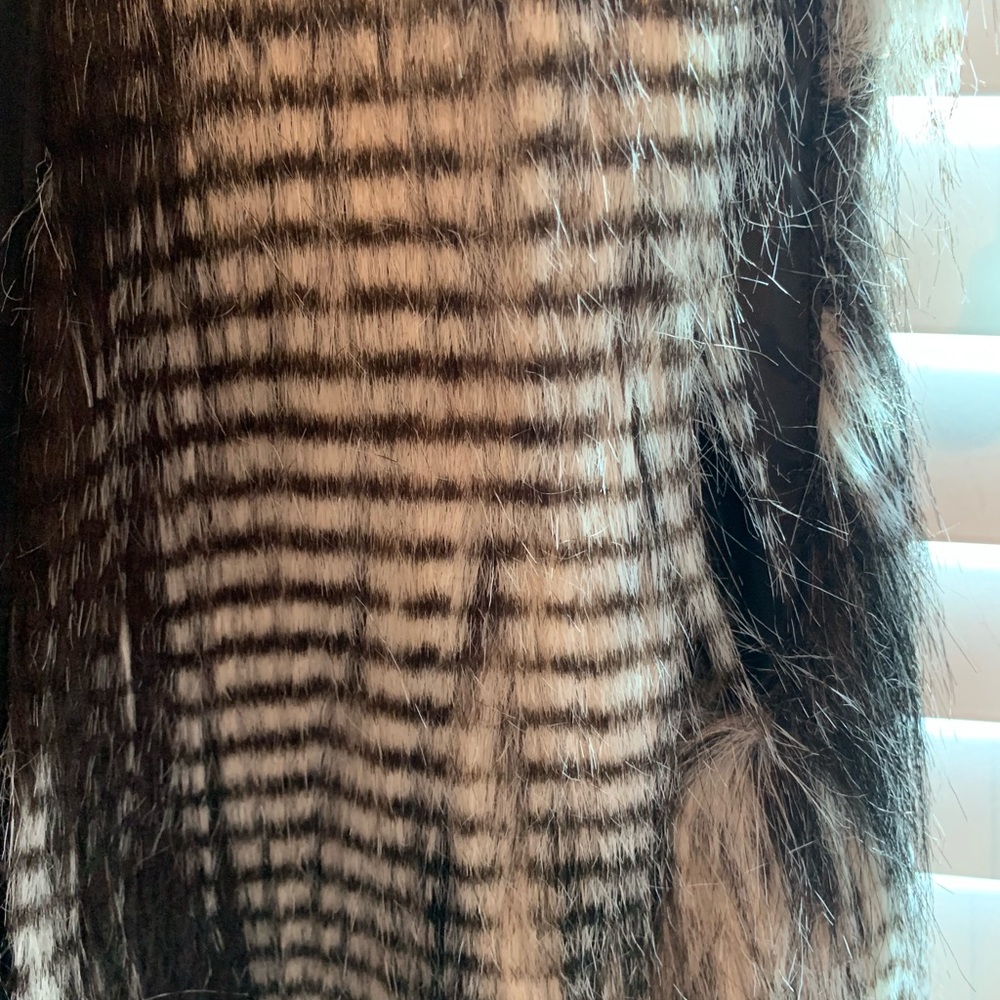 Fun and Trendy faux fur striped vest - Picture 2 of 4